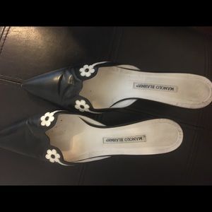 Authentic Manolo Blahnik kitten heel sandal